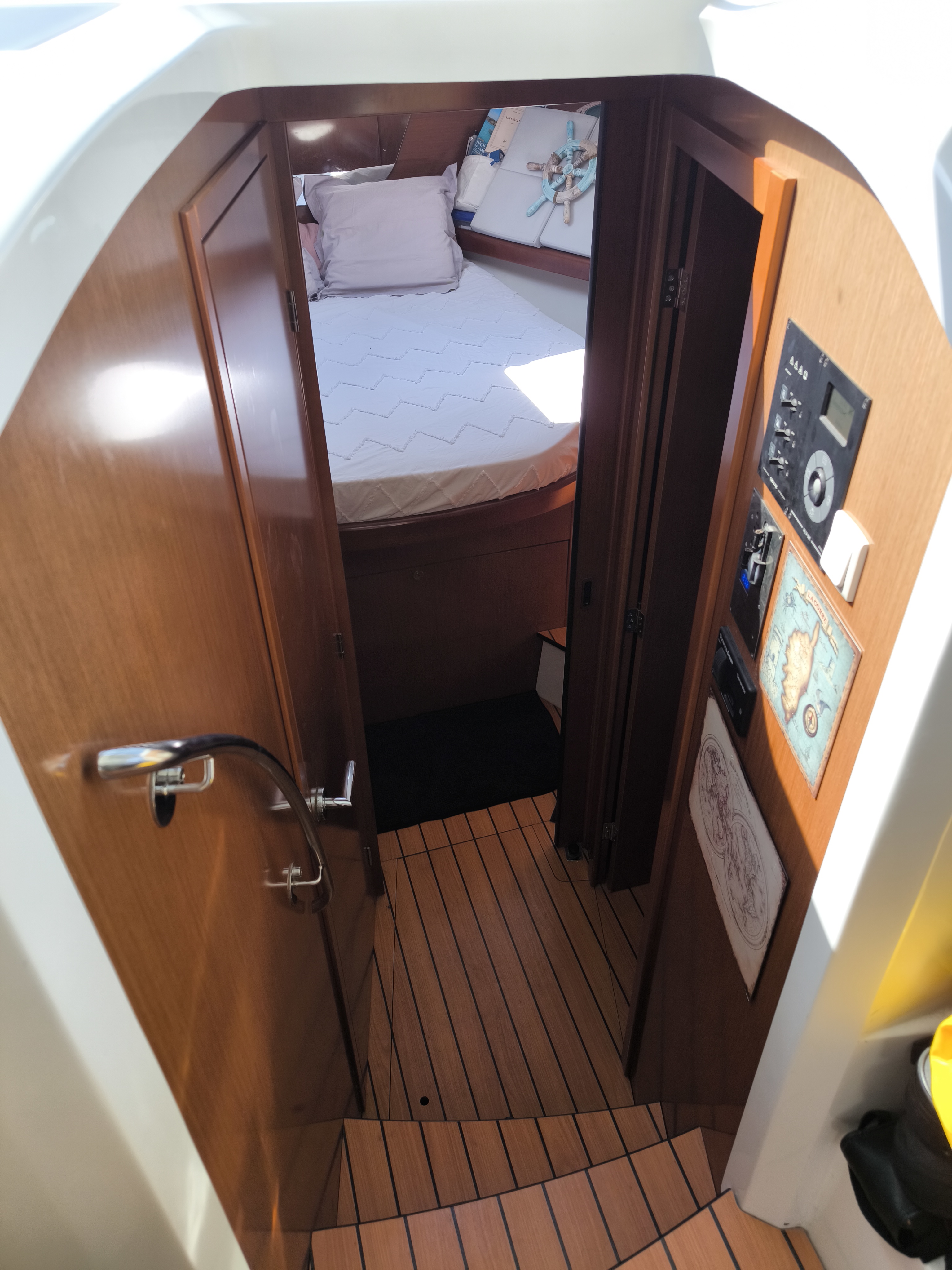 slider 35 Beneteau Antares 36